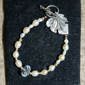 Vintage Elegant Pearl and Silver Leaf Bracelet